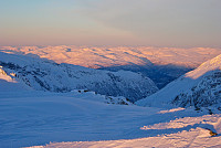 Kveldslys over Leikangerfjella bak Gullsetedalen, takk for en uforglemmelig turavslutning på 2010!
