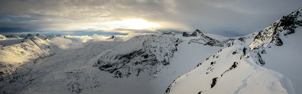 Jotunheimen epicity fra toppryggen på Skagsnebb.