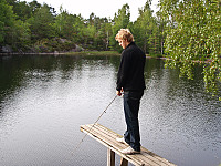Marius fisker i Urheia i Risør.