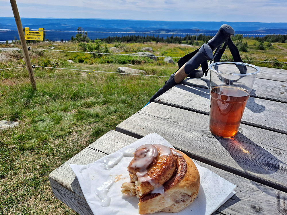 Kanelsnurre og iste på Brannhytta