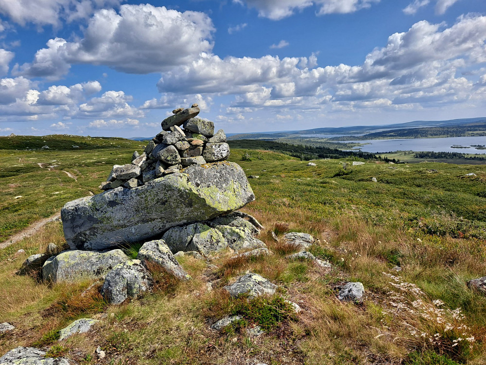 På en haug littbortenfor Reinsfjellet