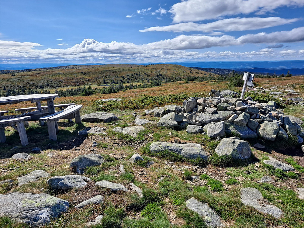 På Mostfjell, mot Natrudstilen og Sollifjell