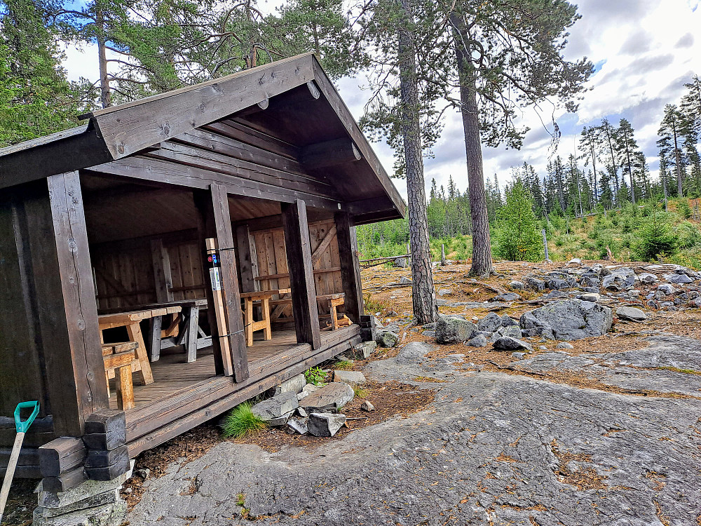 Ved gapahuken Røyslimoen