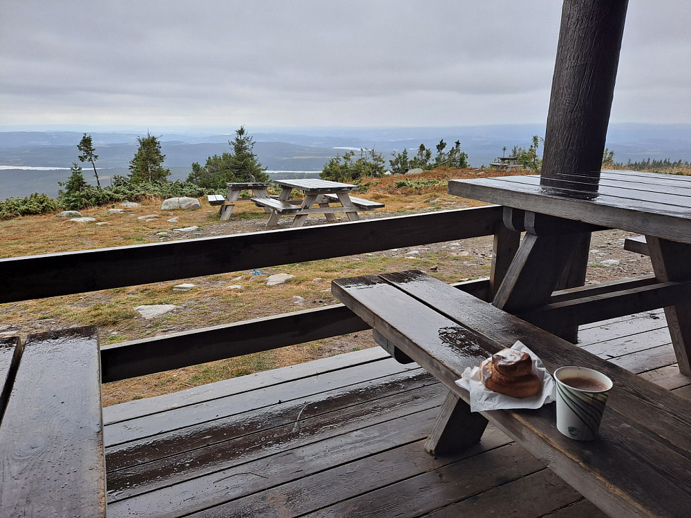 På Brannhytta, godt med kanelsnurre og kakao