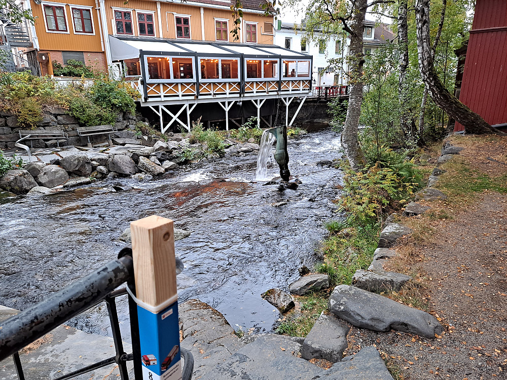 Stolpe ved Mesnaelva