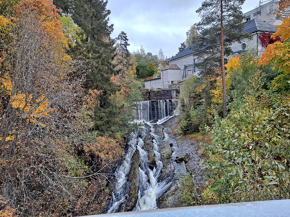 På bru over Mesnaelva