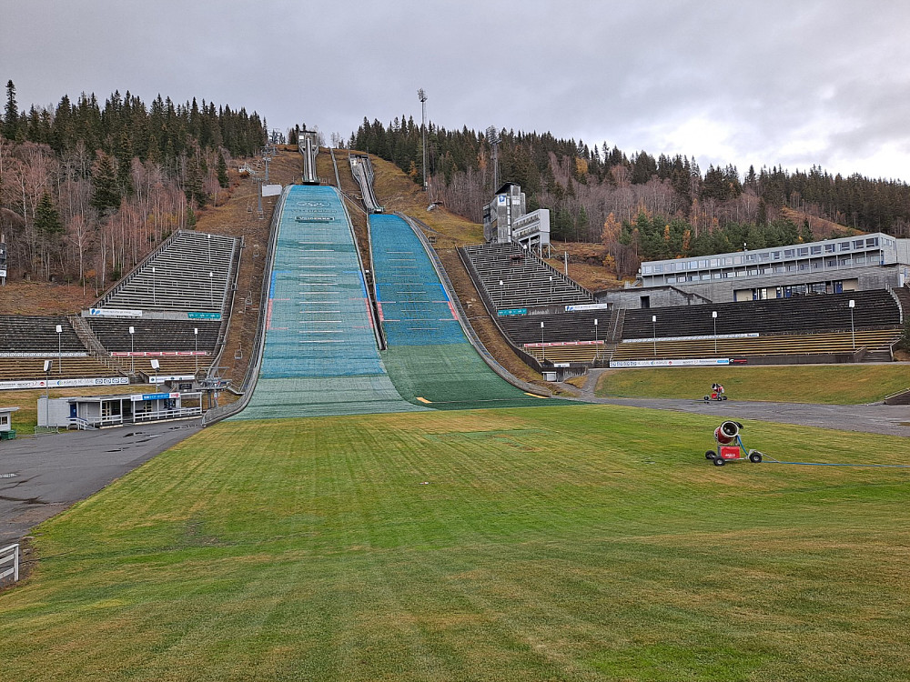 Lysgårdsbakkene, snøkanonen står klare
