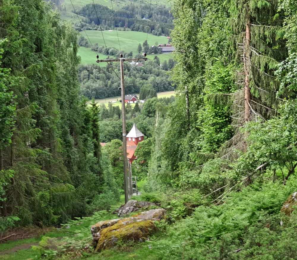 Ser ned på Fåberg kirke der jeg snudde
