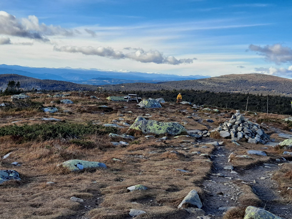 På Lunkefjell, kvitt på topper i Jotunheimen