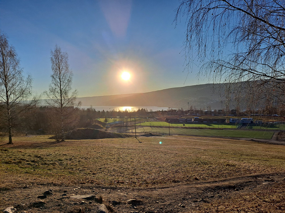 Sol over Stampesletta og Mjøsa