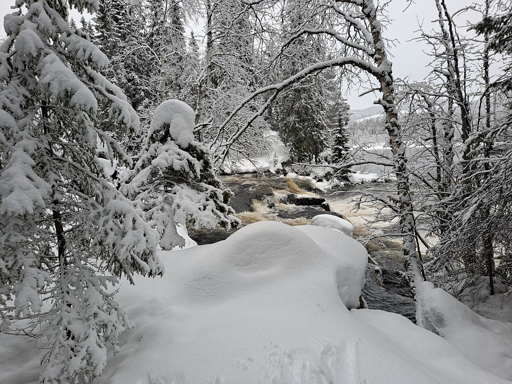 Ved Øvstedalsfossen