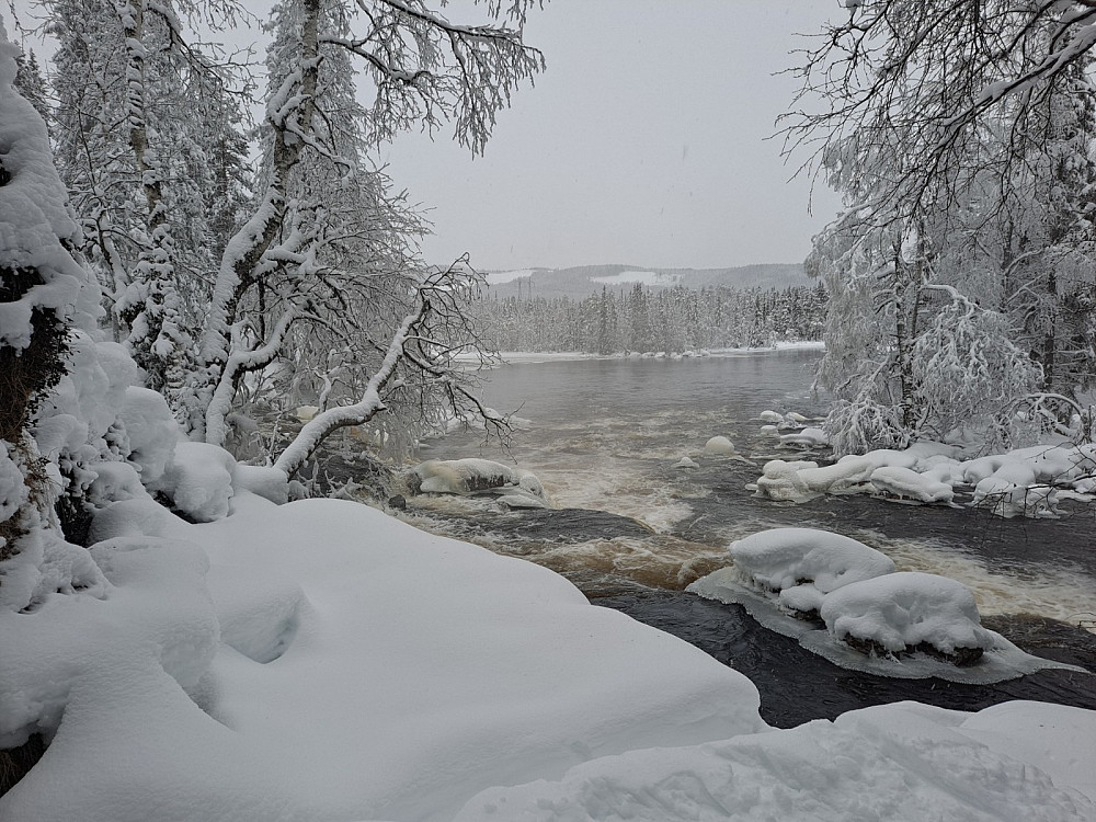 Ved øvstedalsfossen