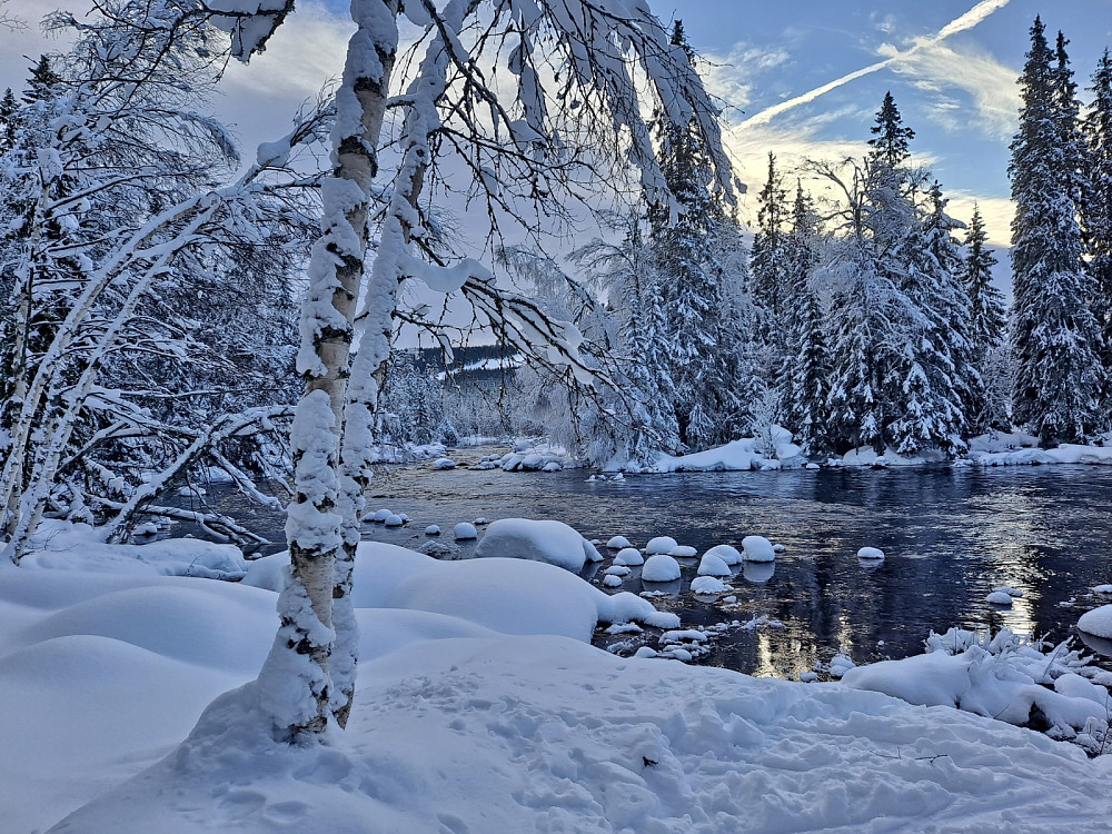 Mesnaelva rett etter fossen