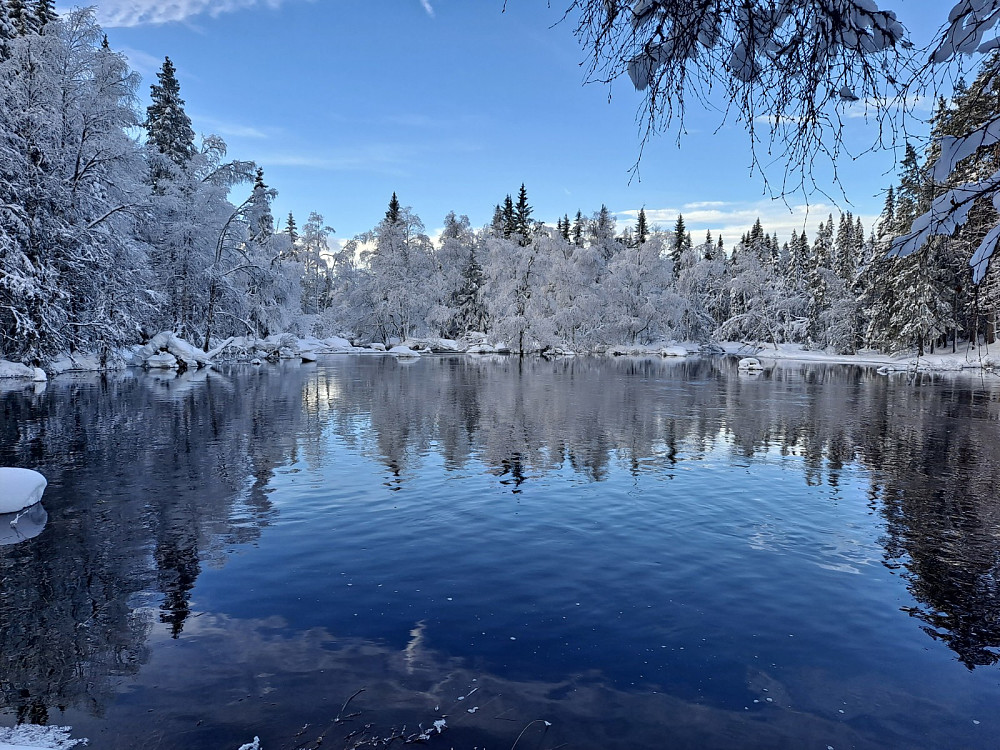 Mesnaelva ved Mesnasaga
