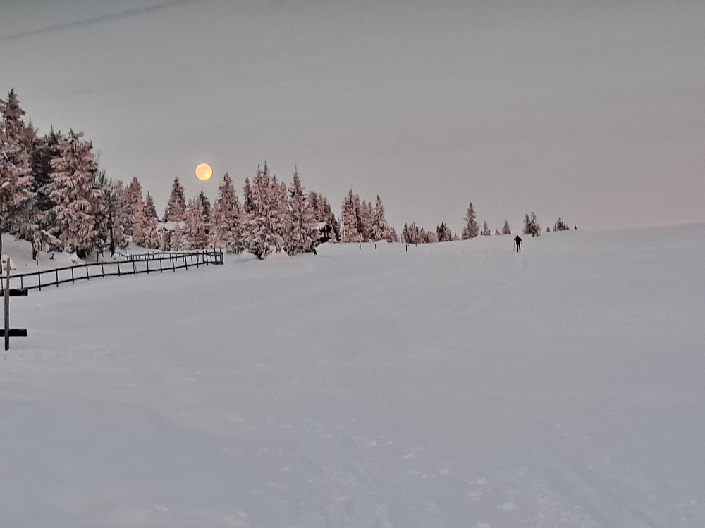 Måne over Skistadion på Sjusjøen