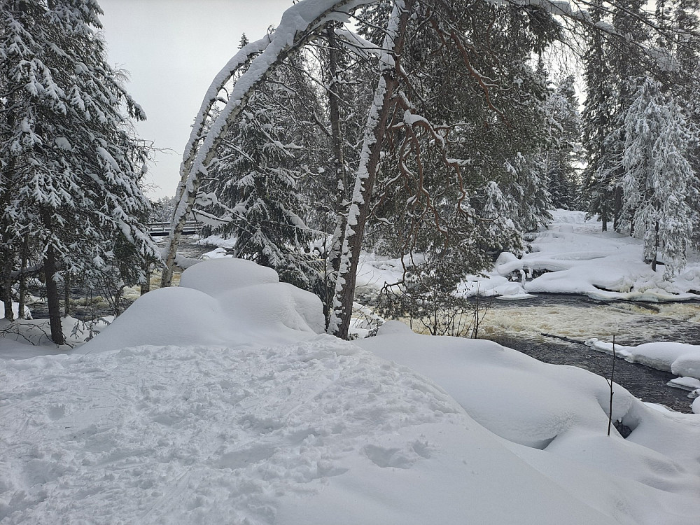 Ved Øvstedalsfossen