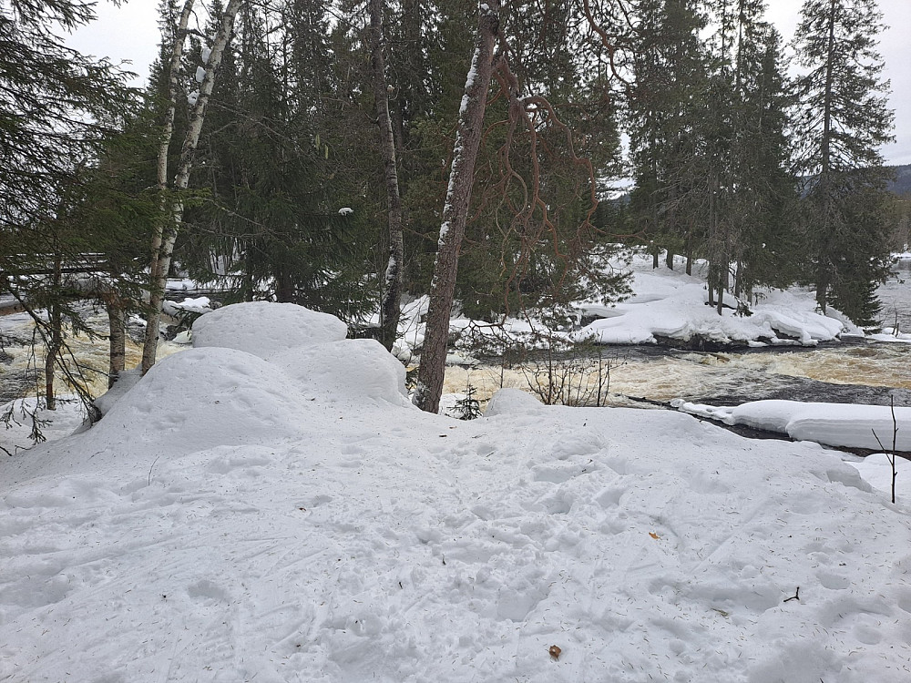 Ved Øvstedalsfossen