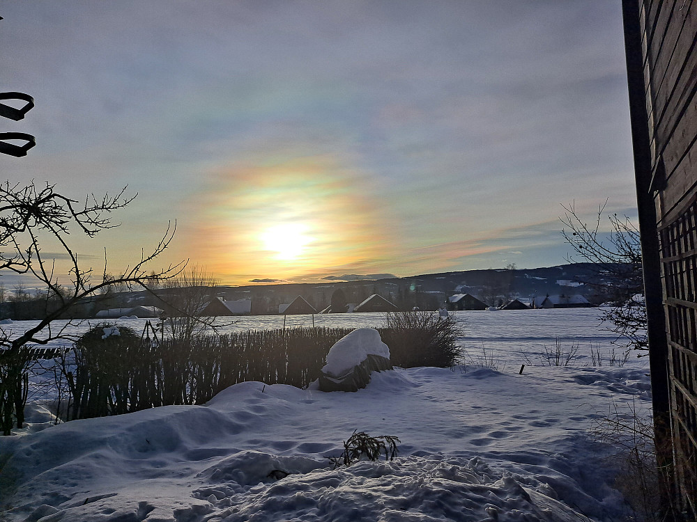 Solnedgang og perlemorskyer
