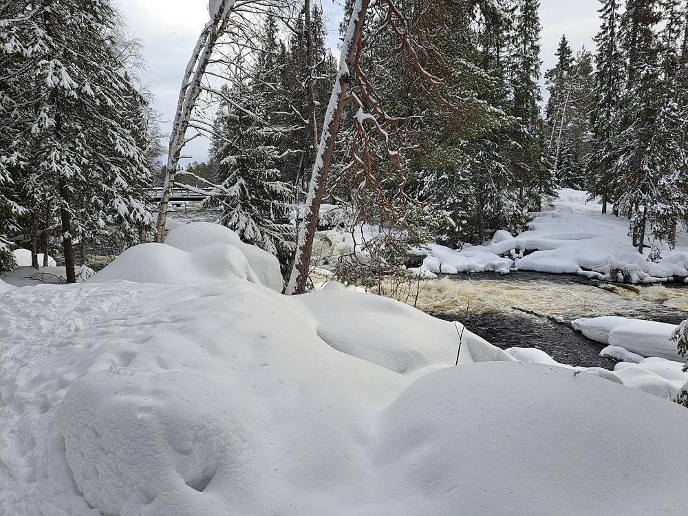Ved Øvstedalsfossen
