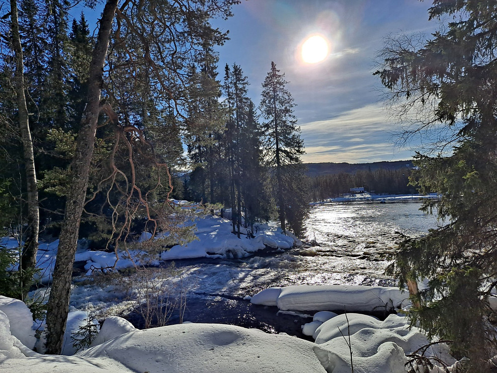 Ved Øvstdalsfossen