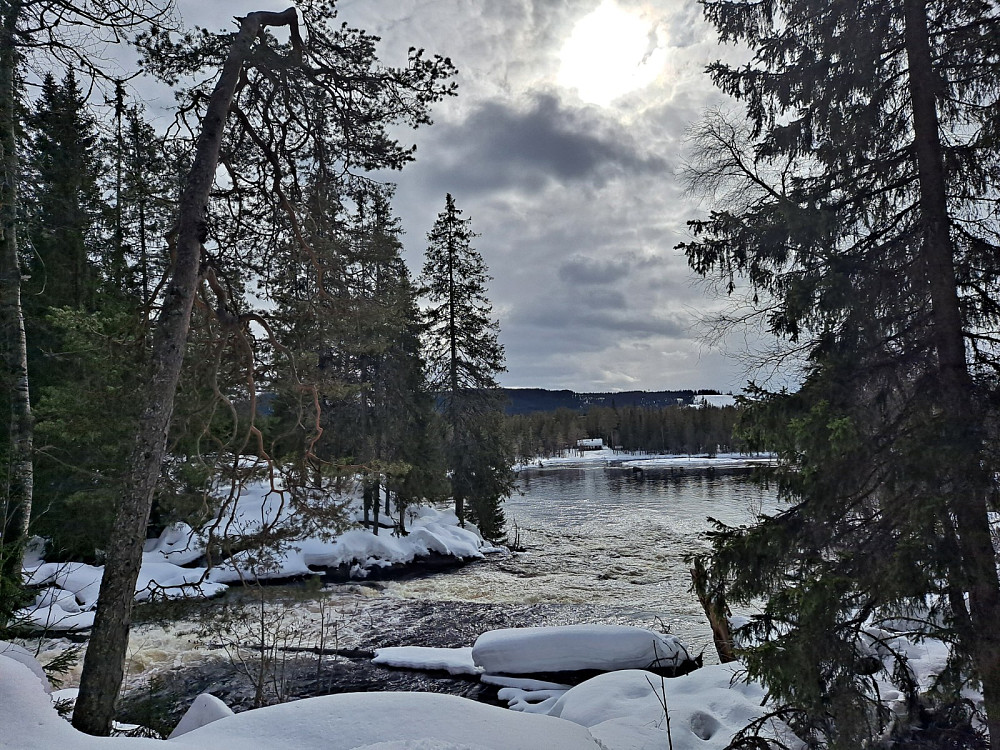 Mesnaelva ved Øvstdalsfossen