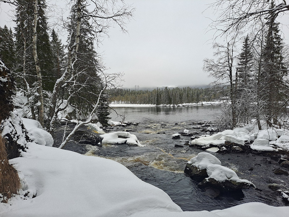 Ved Øfstdalsfossen