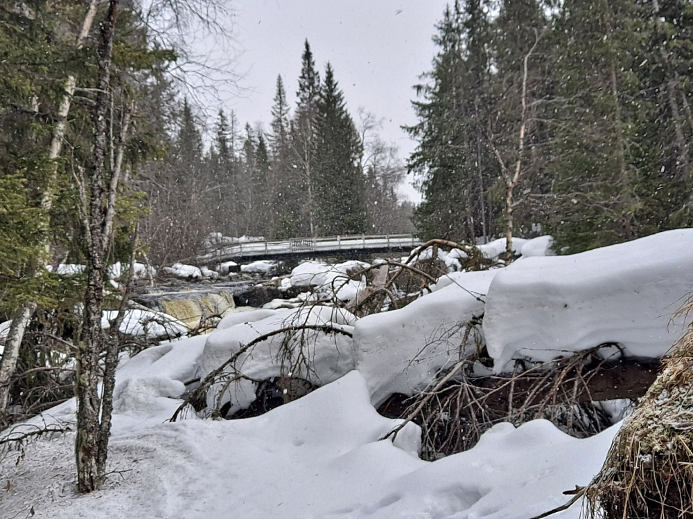 Ved Øfstdalsfossen