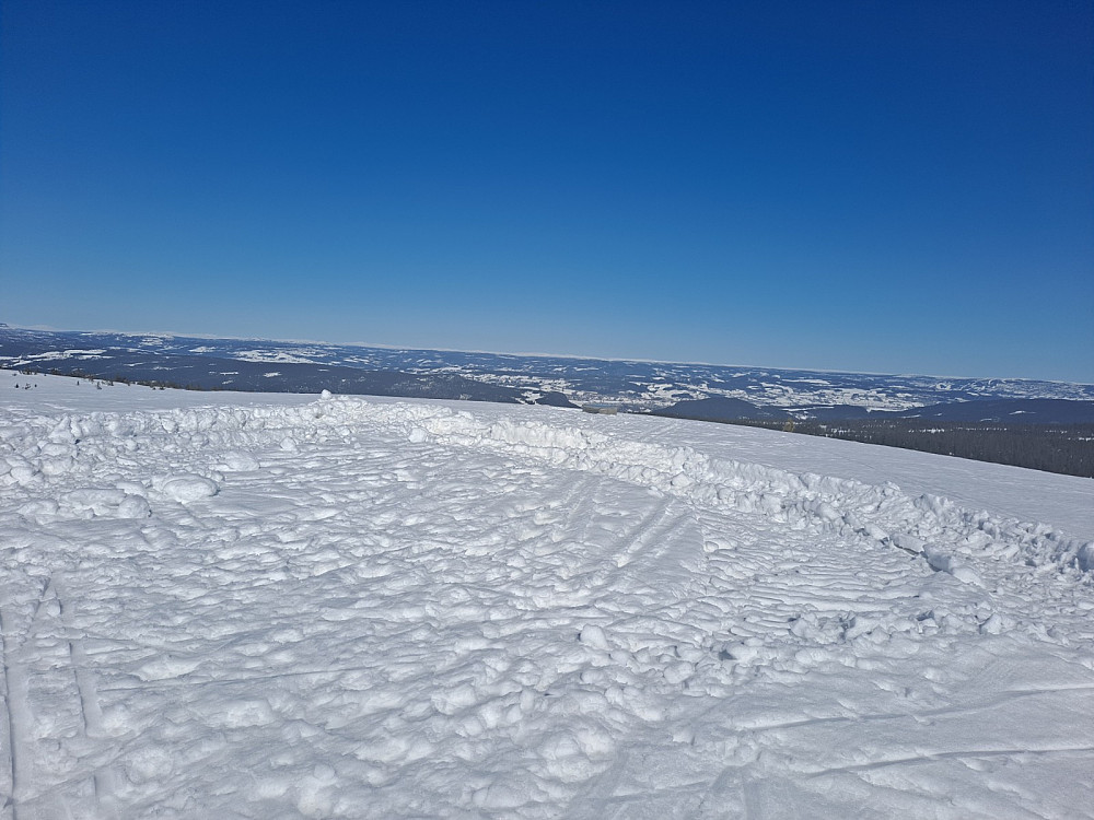 På Hærfjellet, så vidt sikteskiva stikker opp av snøen