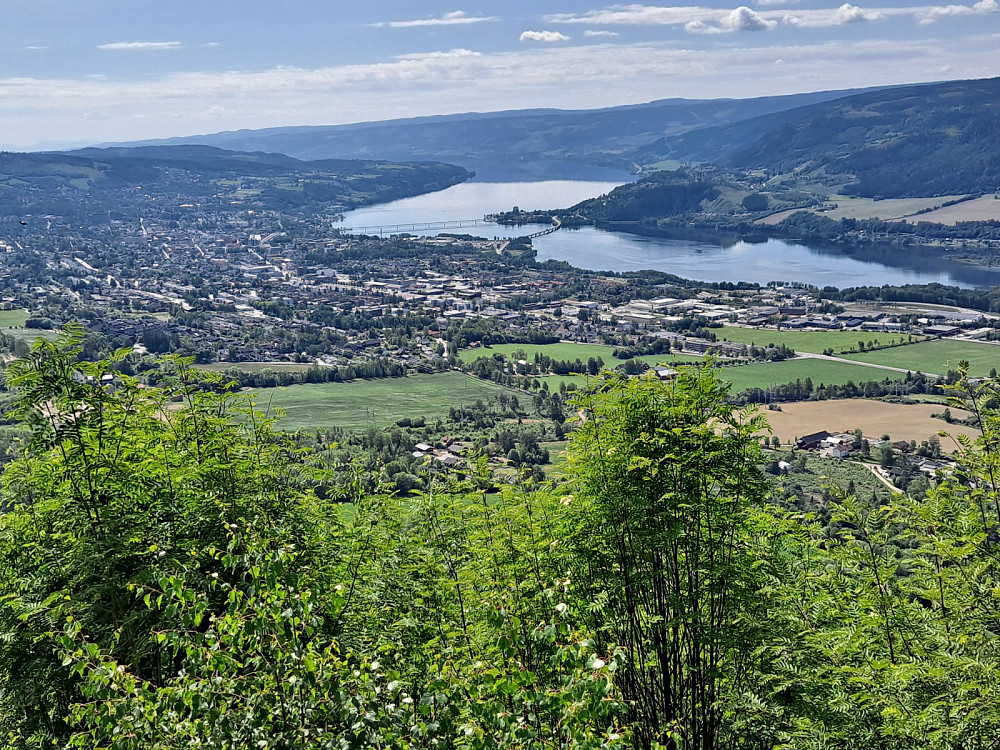 Utsikt til Lillehammer og Mjøsa