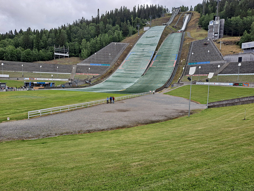 Lysgardsbakken, skimter en hopper
