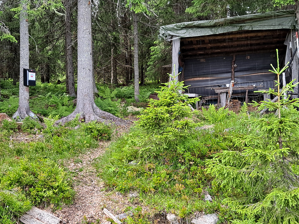 Skrev meg inn i turboka til Saksumdal helselag ved denne gapahuken