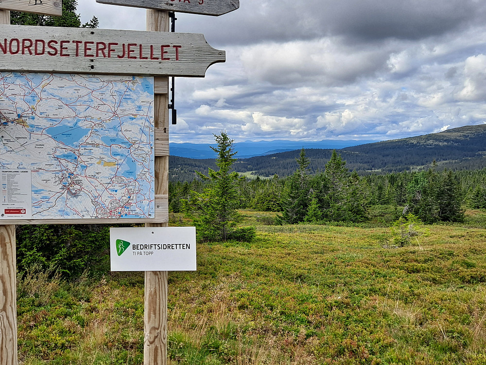På sti- og løypekrysset Nordseterfjellet