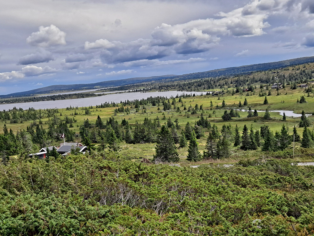 Ser over Melsjøen mot bla. Snørvillen