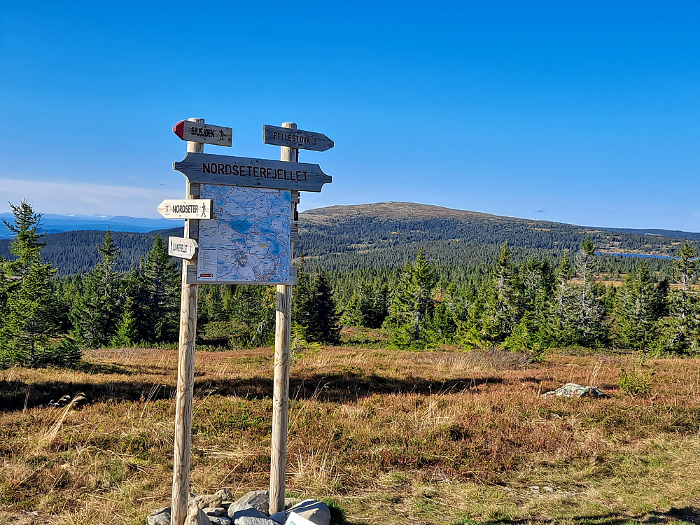 Ved sti-og løypekrysset Nordseterfjellet