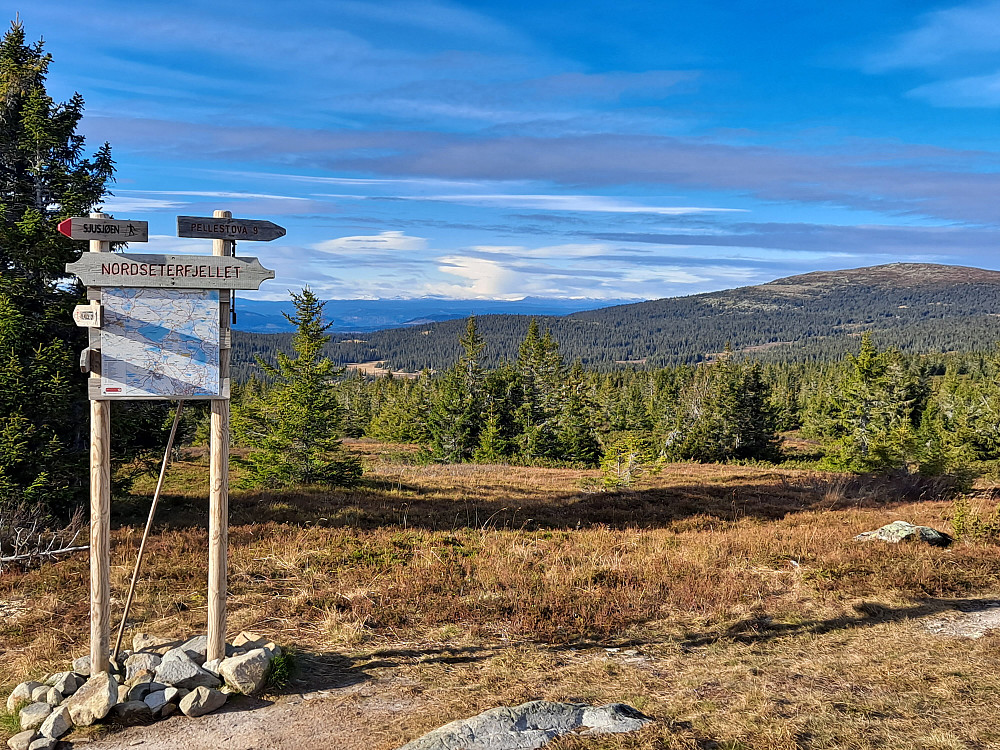 Ved sti-og løypekrysset Nordseterfjellet