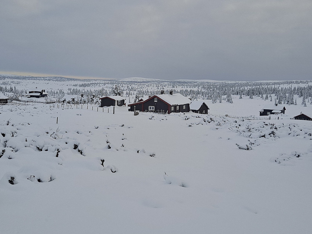Ved Nysetra, Snørvillen i midten bak