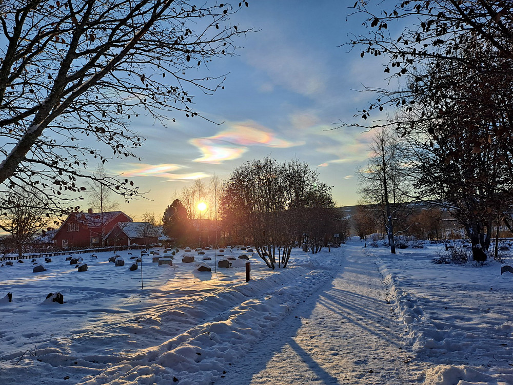 På kirkegården