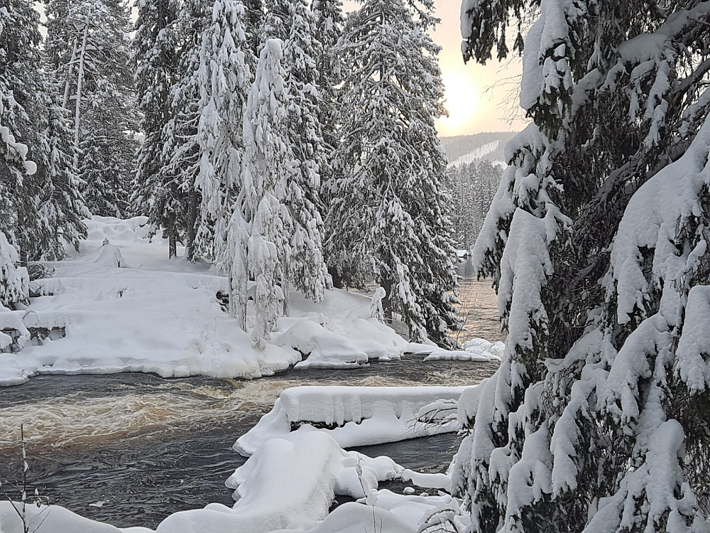 Ved Øvstedalsfossen