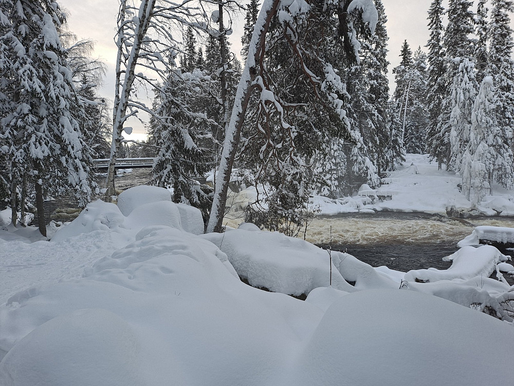 Ved Øvstedalsfossen