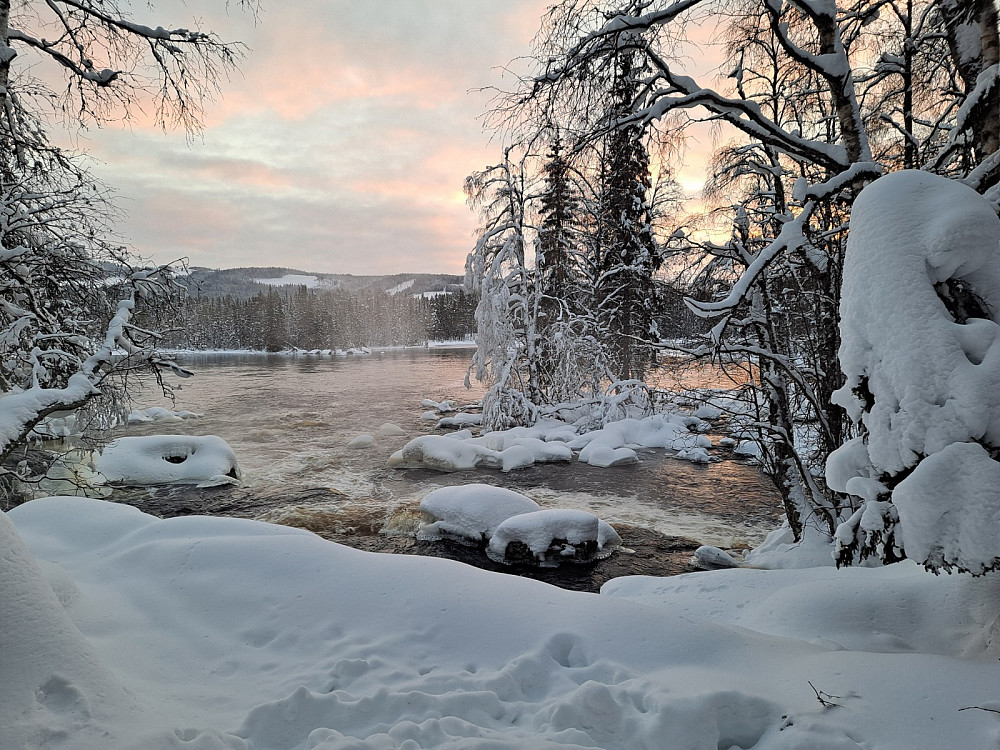 Ved Øftedalsfossen