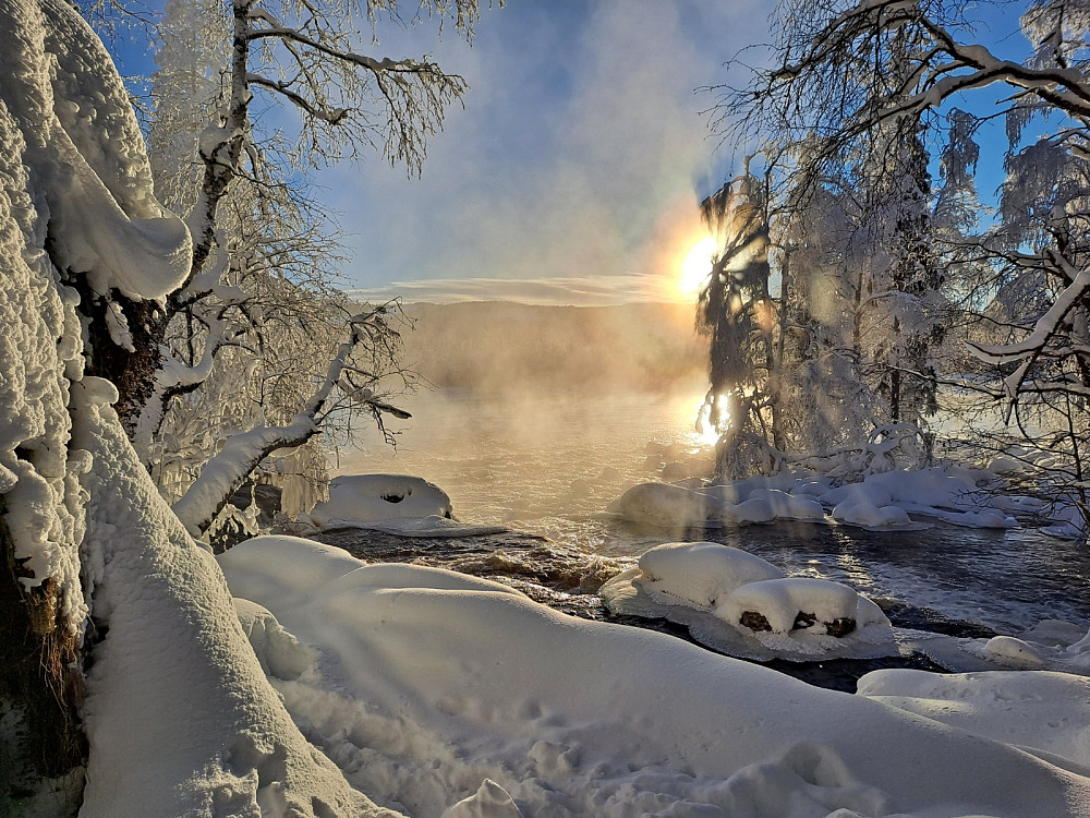 Ved Øfstdalsfossen