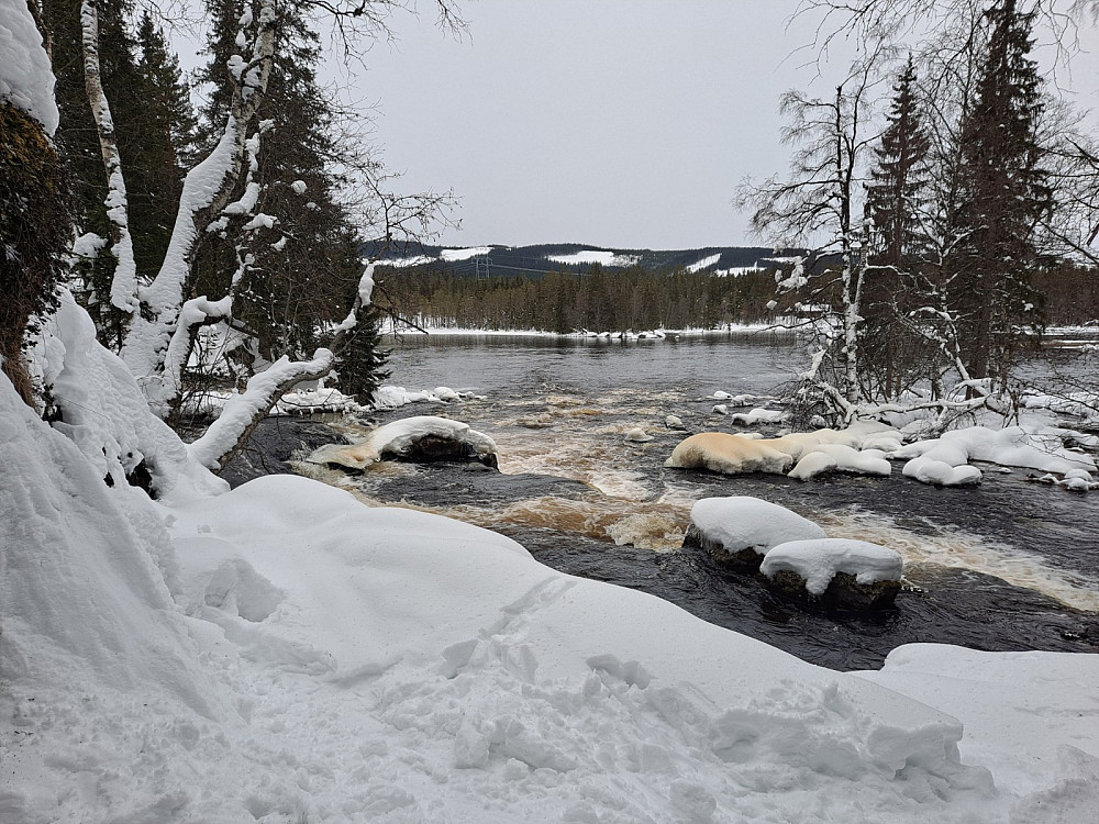Ved Øfstdalsfossen