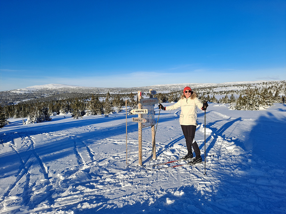 Marit ved sti- og løypekrysset Nordseterfjellet