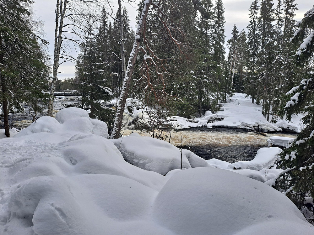 Ved Øfstdalsfossen