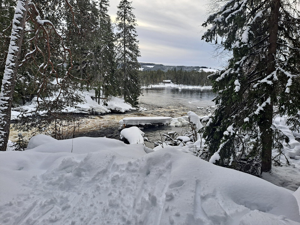 Ved Øfstdalsfossen