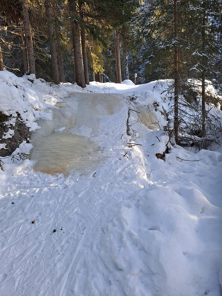 Løypa ved Øvstedalsfossen