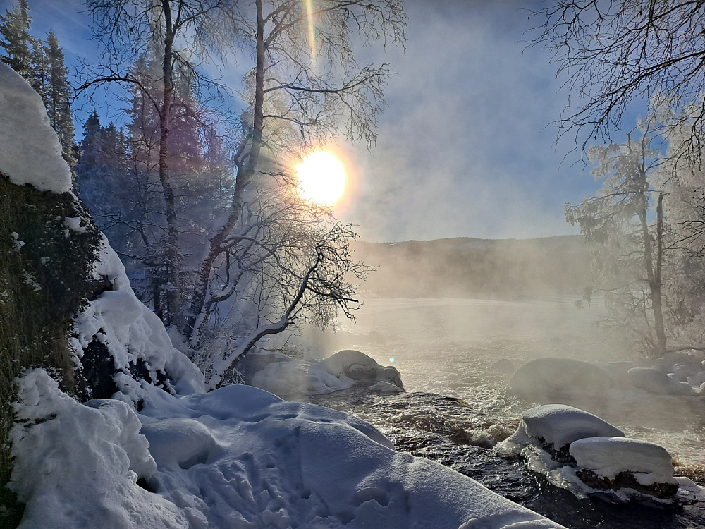 Frostrøyk ved Øfstdalsfossen
