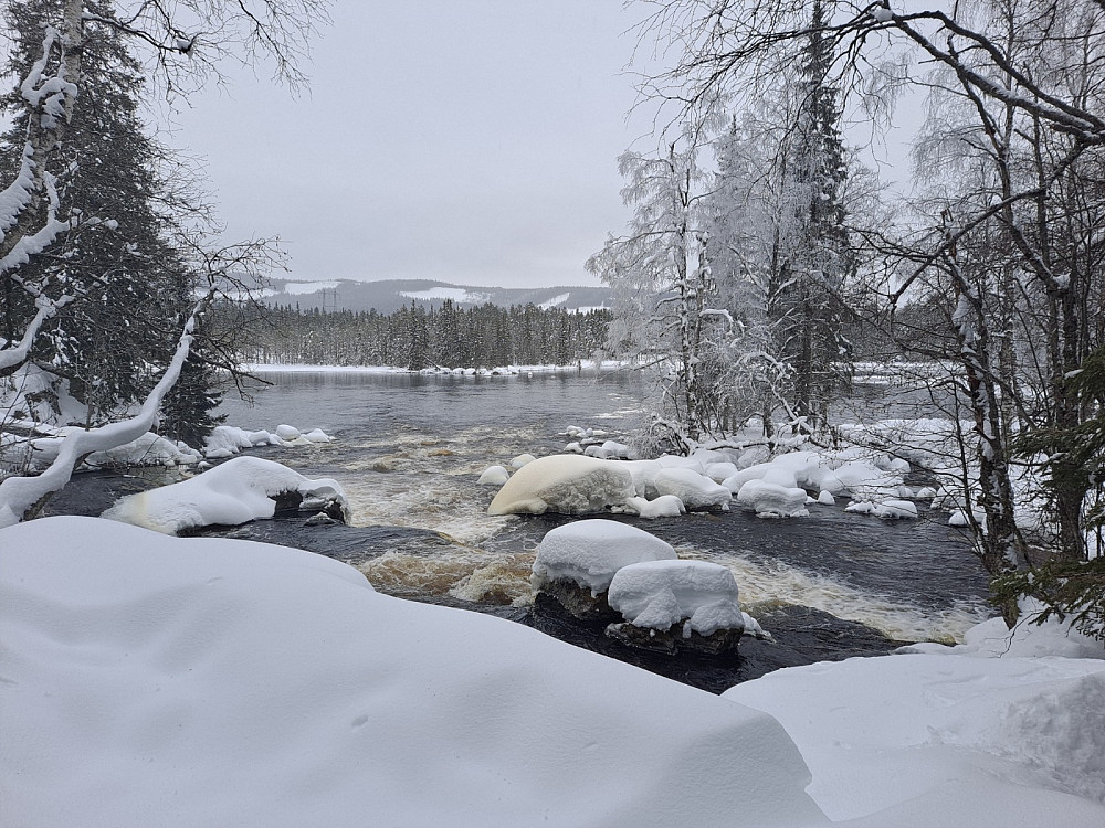 Ved Øfstdalsfossen