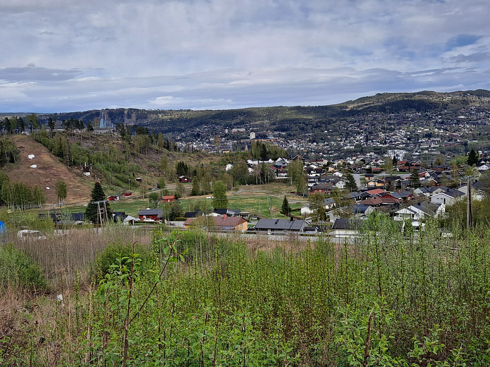 Fra Ravnumvegen mot Pinikkhaugen, Lysgårdsbakkene og sørlige deler av Lillehammer
