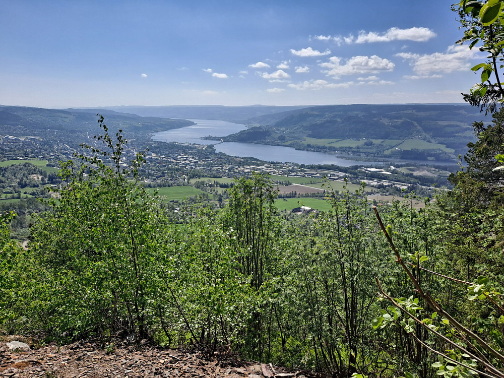 Utsikt til byen og Mjøsa